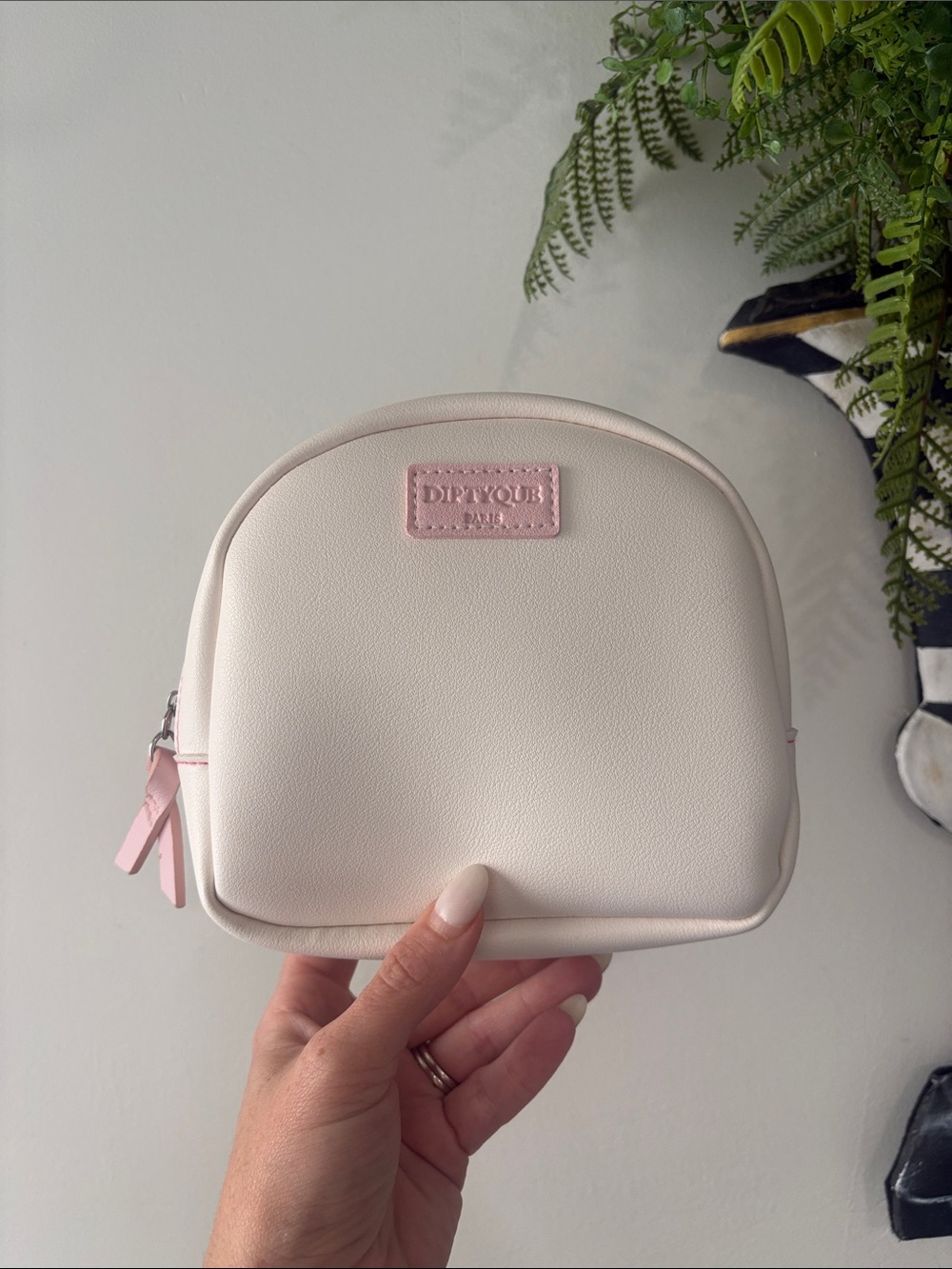 Diptyque Paris x Qatar Airways Limited Edition Think Pink Amenity Bag